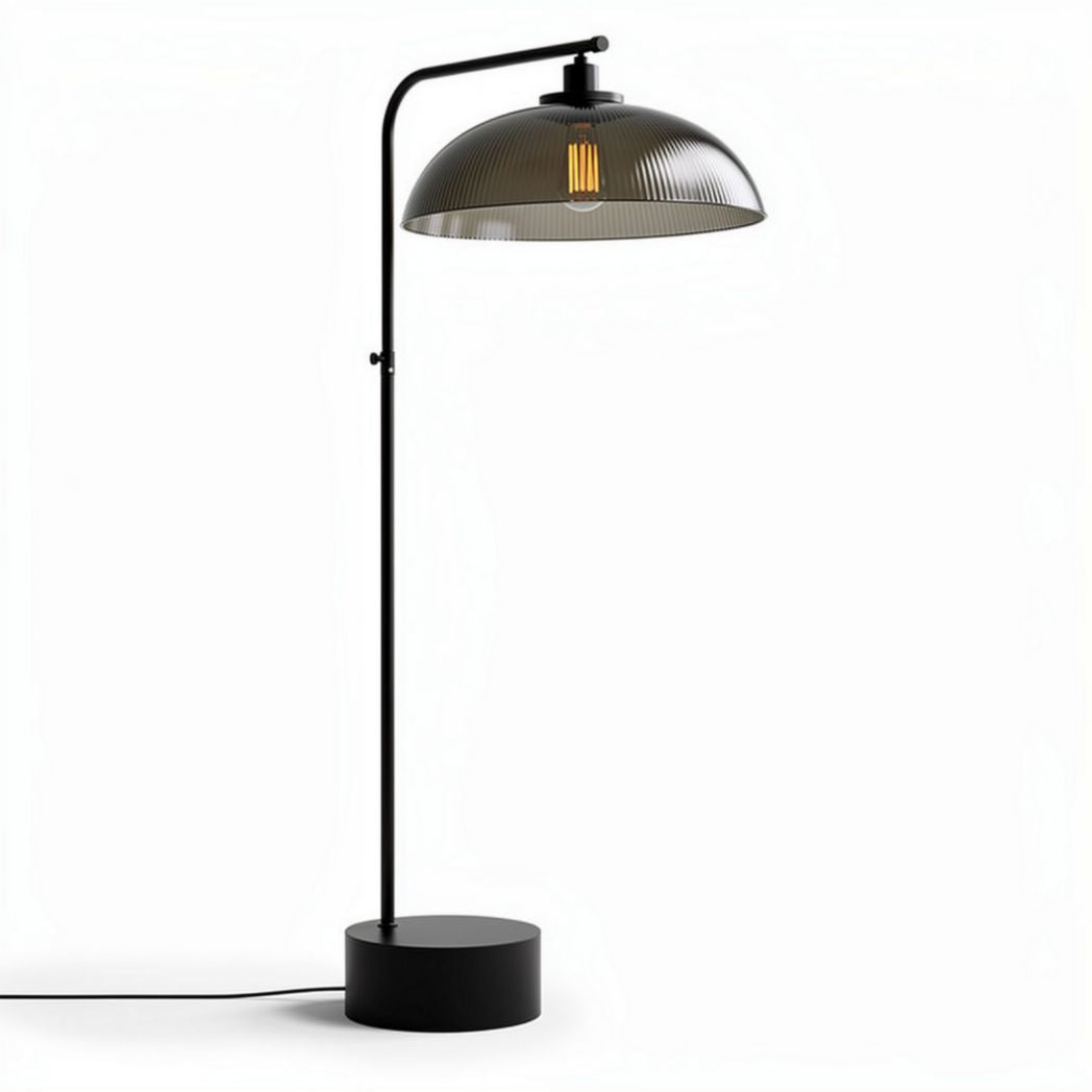 Vloerlamp met zwarte metalen voet en glazen kap 30 x 30 x 150cm